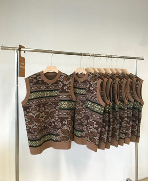 Vintage Flourishing Wool Vest!