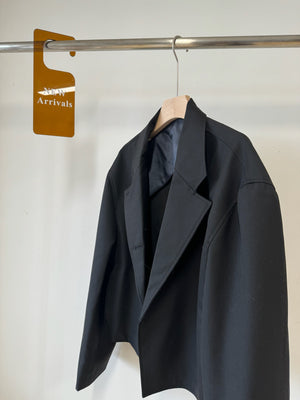 Short section silhouette blazer!