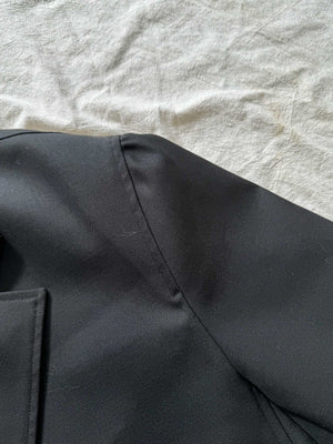 Short section silhouette blazer!