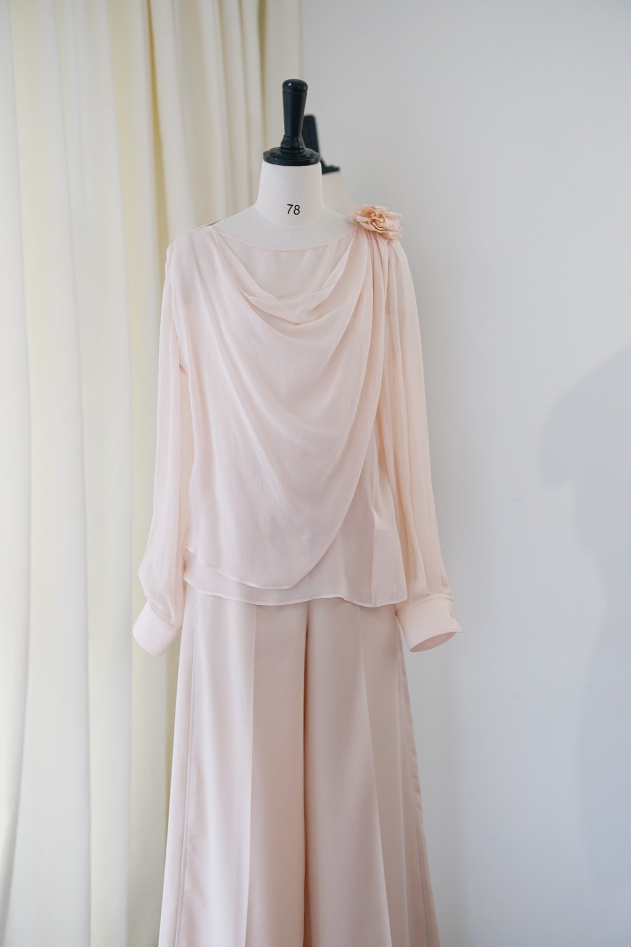 SS24 Blusa de seda Athena con velo floral arrugado