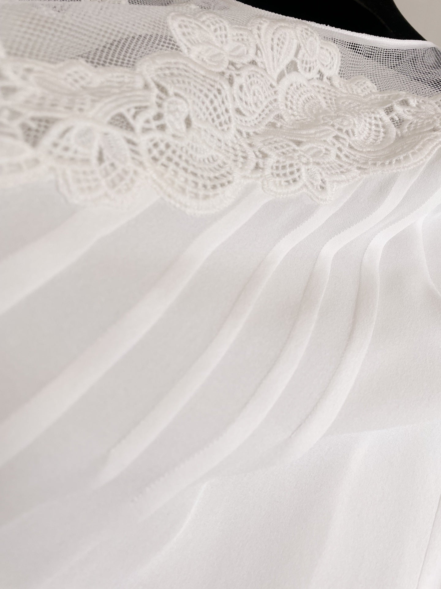 Silk Lace Embroidered Bubble Sleeve Top