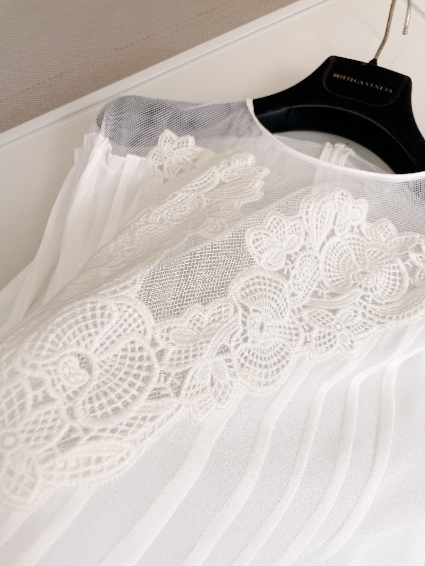 Silk Lace Embroidered Bubble Sleeve Top