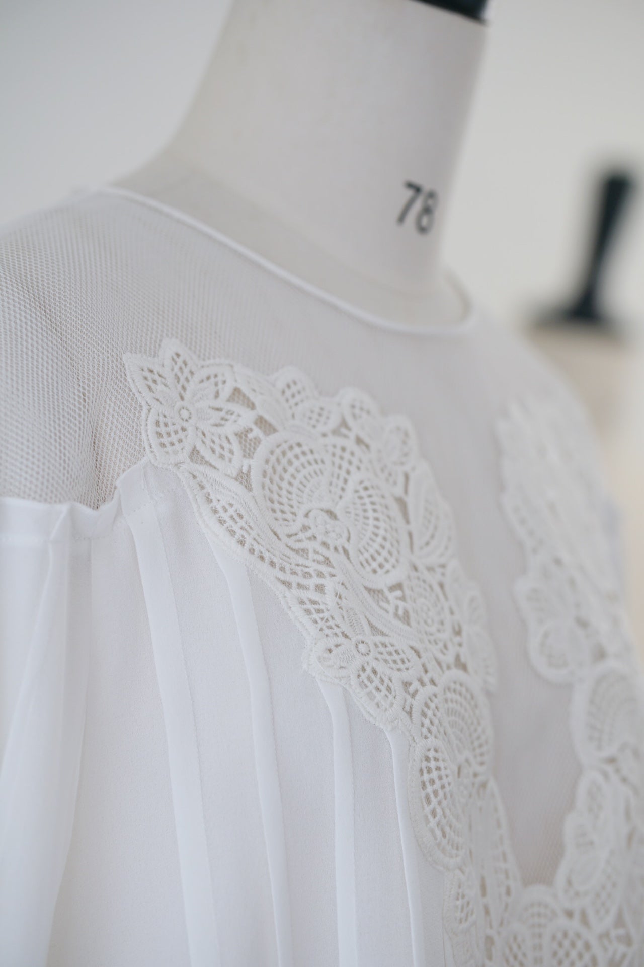 Silk Lace Embroidered Bubble Sleeve Top