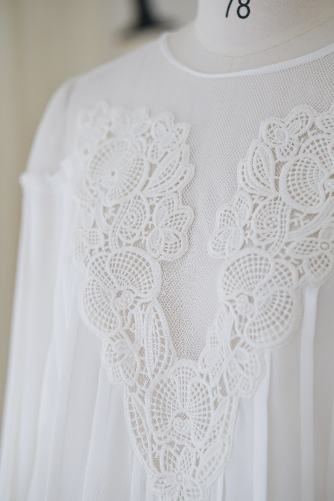 Silk Lace Embroidered Bubble Sleeve Top