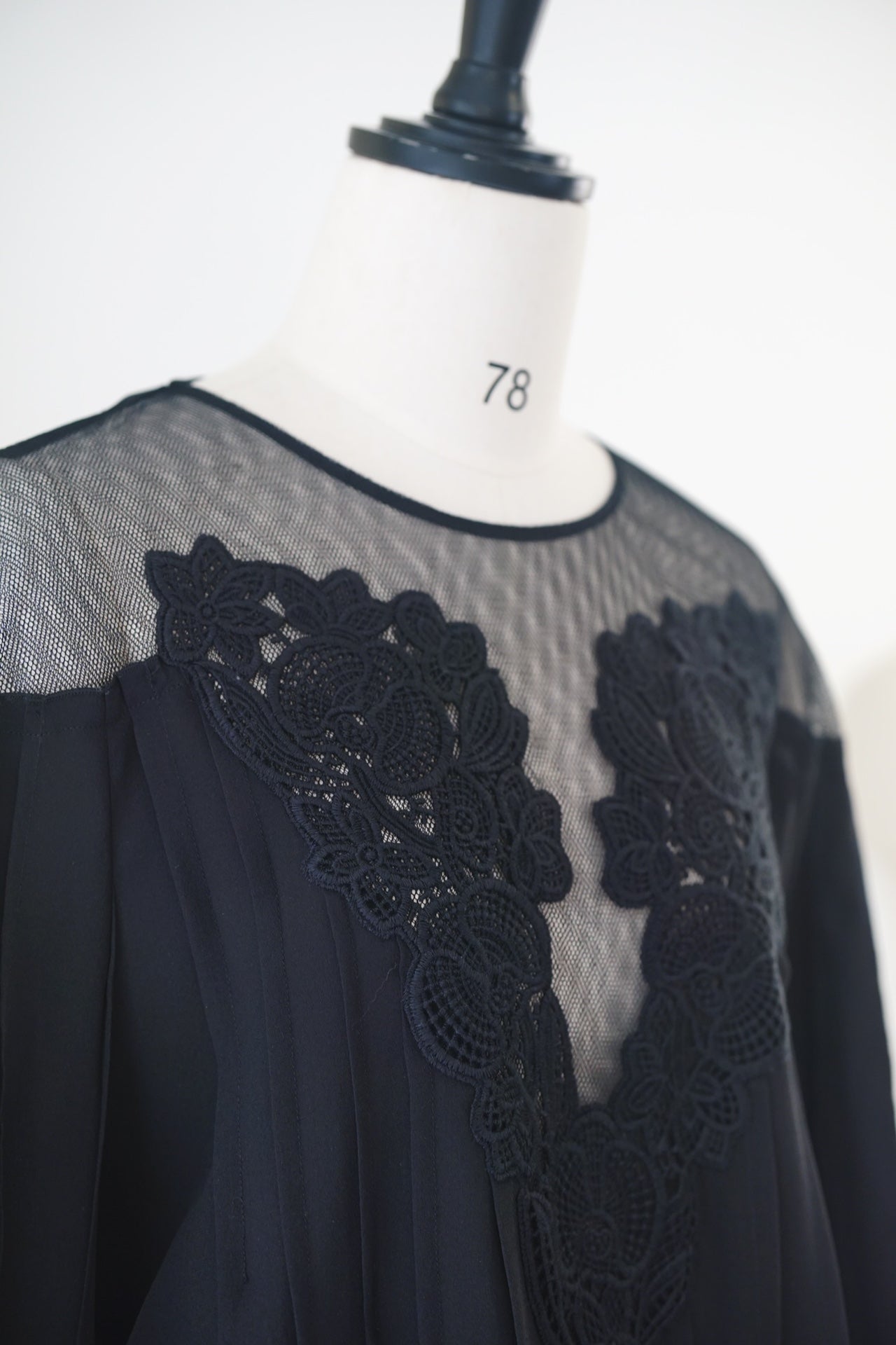 Silk Lace Embroidered Bubble Sleeve Top