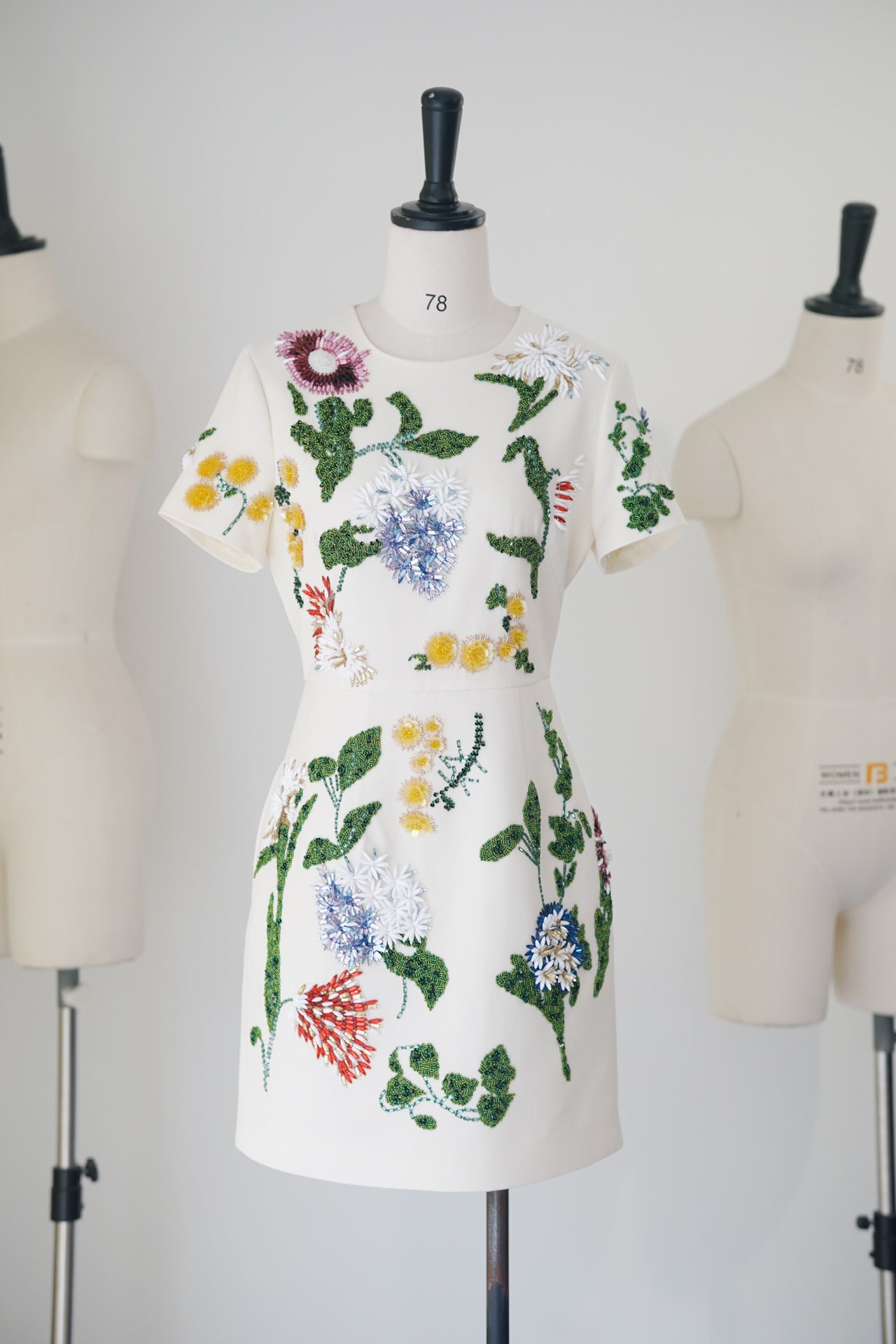 Spring/Summer 24 Rhinestone Flower Embroidery Silk Wool Dress